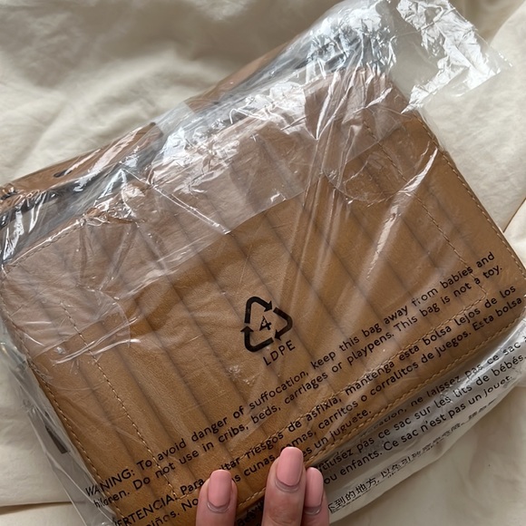 NWT Madewell camera bag pleated edition golden oak - Picture 3 of 3